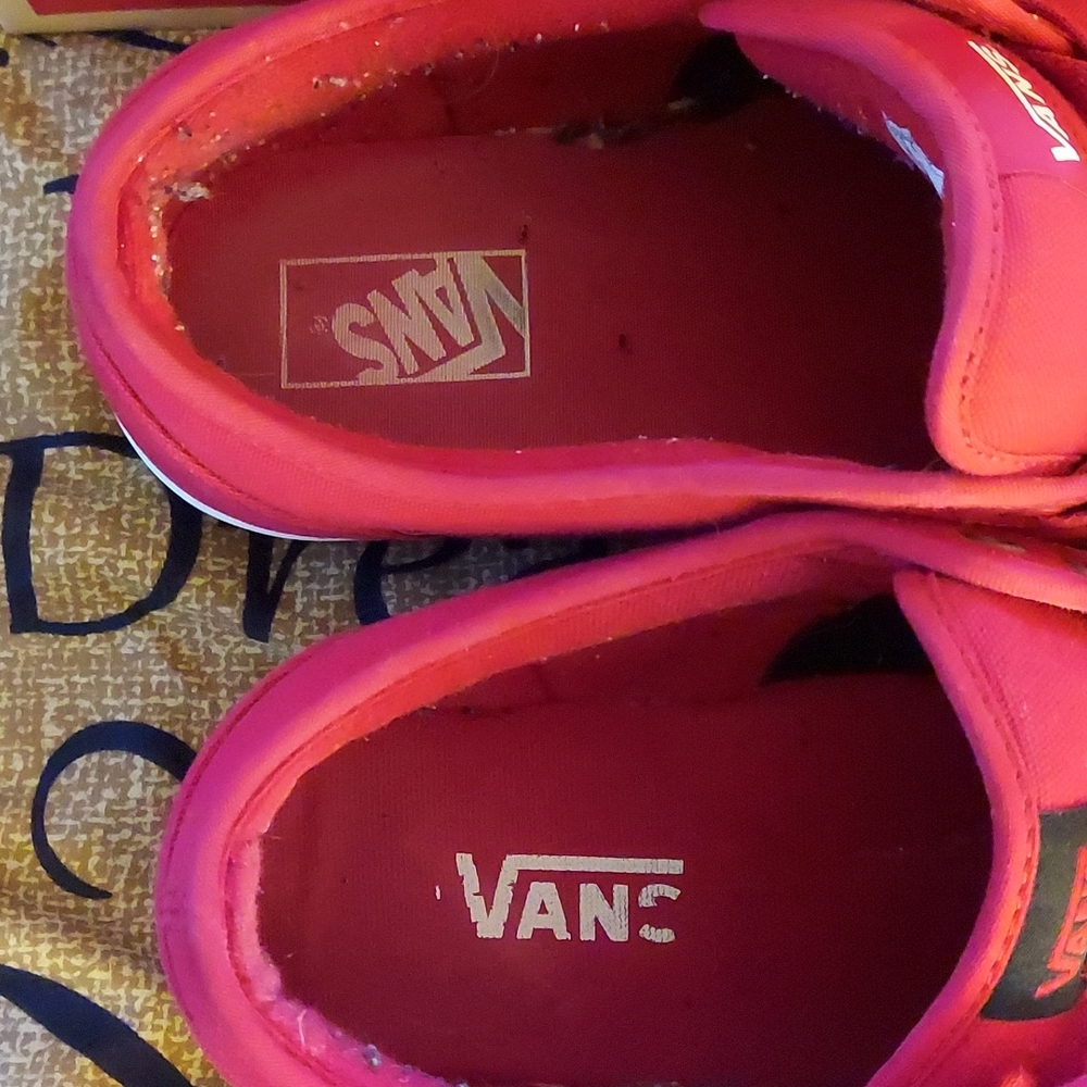 Red vans - Picture 4 of 6